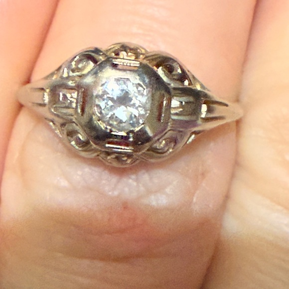 Art Deco from the 1920-30s
Antique 18kt white gold Women's Ring 7 1/2 has video - Picture 12 of 17